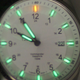 Un reloj militar suizo iluminado por tritio. Foto: Wikipedia